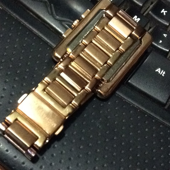 Gorgeous Rose Gold MK watch - Picture 4 of 7